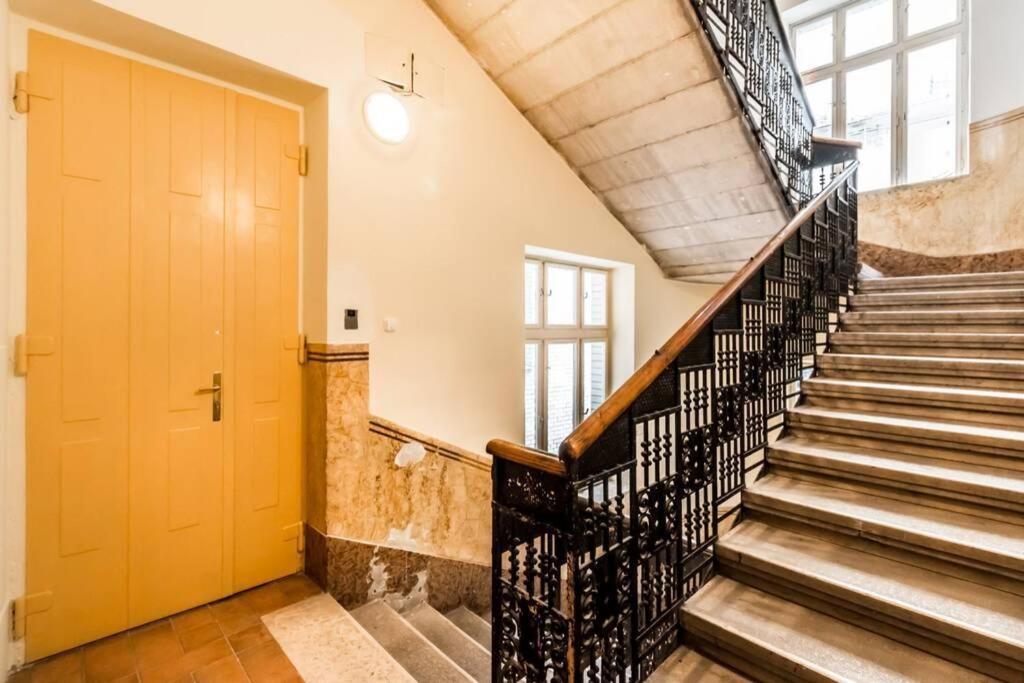 Best Located, 150 M2 5 Bedrooms Apt., بودابست المظهر الخارجي الصورة