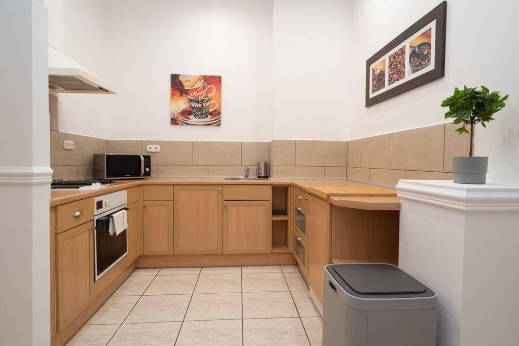 Best Located, 150 M2 5 Bedrooms Apt., بودابست المظهر الخارجي الصورة